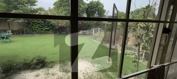 F6 2400 Syd Old Liveable House Margalla Facing 2 Side Street With Big Front Best Location Near To Margalla Road 5bed Drawing And Dianing TV Lounge Kitchen With Servant Quarter