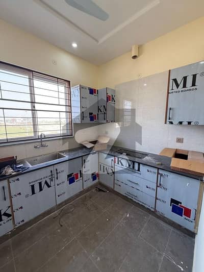 ویلینشیاء ہاؤسنگ سوسائٹی لاہور میں 1 کمرے کا 5 مرلہ زیریں پورشن 40.0 ہزار میں کرایہ پر دستیاب ہے۔