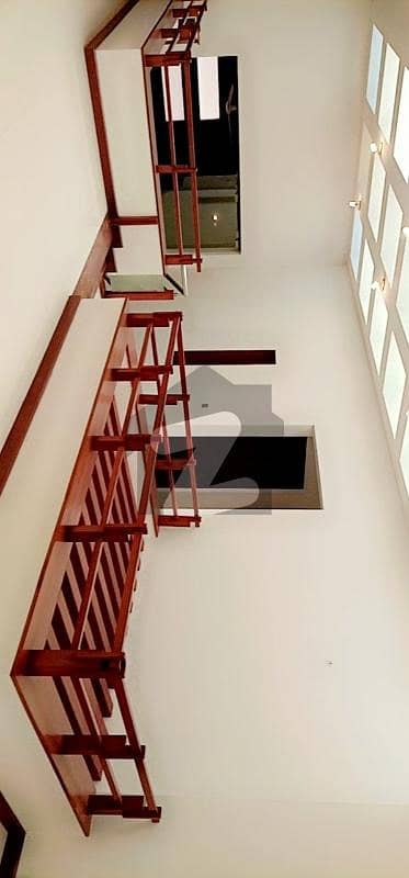 ڈی ایچ اے فیز 8 ڈی ایچ اے ڈیفینس,کراچی میں 7 کمروں کا 2 کنال مکان 31.0 کروڑ میں برائے فروخت۔