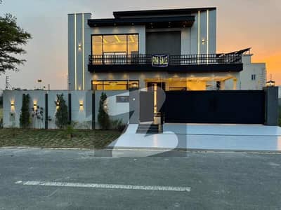 فضائیہ ہاؤسنگ سکیم لاہور میں 5 کمروں کا 1 کنال مکان 10.5 کروڑ میں برائے فروخت۔