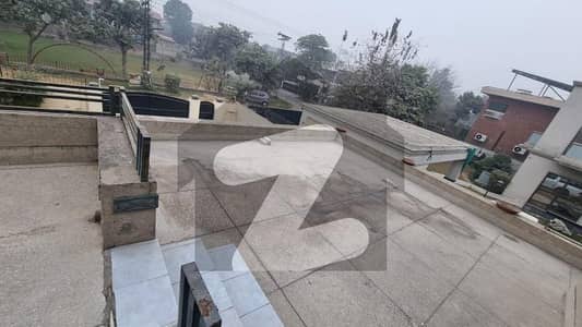 ڈی ایچ اے فیز 1 - بلاک کے فیز 1,ڈیفنس (ڈی ایچ اے),لاہور میں 6 کمروں کا 2 کنال مکان 4.75 لاکھ میں کرایہ پر دستیاب ہے۔