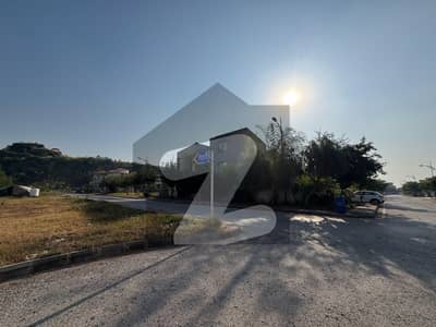 1Kanal ideal location nearby theme park Solid land plot