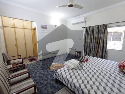 Ideal Location 1 Kanal Upper Portion Near Main Road for Rent in Model Town, Lahore Ideal for Comfortable Living