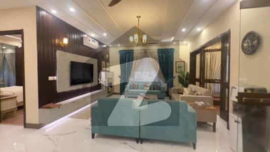 ڈی ایچ اے فیز 7 ڈیفنس (ڈی ایچ اے),لاہور میں 5 کمروں کا 1 کنال مکان 9.99 کروڑ میں برائے فروخت۔