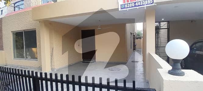 بحریہ ٹاؤن سفاری ولاز بحریہ ٹاؤن سیکٹر B,بحریہ ٹاؤن,لاہور میں 3 کمروں کا 8 مرلہ مکان 95.0 ہزار میں کرایہ پر دستیاب ہے۔