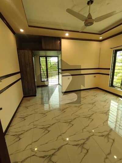 Beautiful 2 Bedroom Prime Location Upper Portion