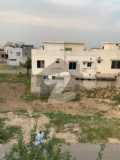 10 Marla Plot For Sale F Block 75 Lacs Each