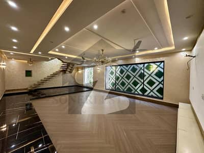 ڈی ایچ اے فیز 6 ڈیفنس (ڈی ایچ اے),لاہور میں 6 کمروں کا 1 کنال مکان 14.0 کروڑ میں برائے فروخت۔