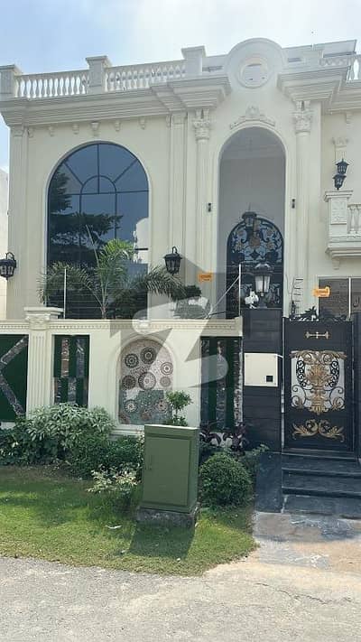 ڈی ایچ اے فیز 7 - بلاک ایس فیز 7,ڈیفنس (ڈی ایچ اے),لاہور میں 6 کمروں کا 2 کنال مکان 26.0 کروڑ میں برائے فروخت۔