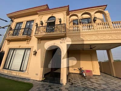 ڈی ایچ اے فیز 7 - بلاک ٹی فیز 7,ڈیفنس (ڈی ایچ اے),لاہور میں 5 کمروں کا 1 کنال مکان 6.5 کروڑ میں برائے فروخت۔