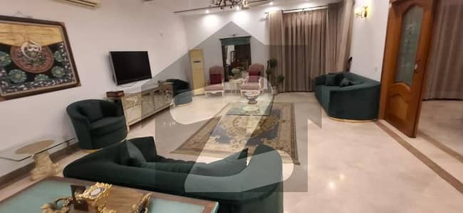 ڈی ایچ اے فیز 5 - بلاک سی فیز 5,ڈیفنس (ڈی ایچ اے),لاہور میں 6 کمروں کا 2 کنال مکان 30.0 کروڑ میں برائے فروخت۔