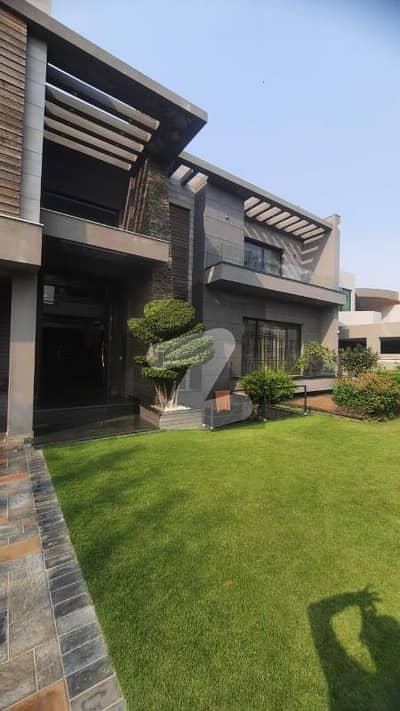 ڈی ایچ اے فیز 2 - بلاک یو فیز 2,ڈیفنس (ڈی ایچ اے),لاہور میں 6 کمروں کا 2 کنال مکان 35.0 کروڑ میں برائے فروخت۔