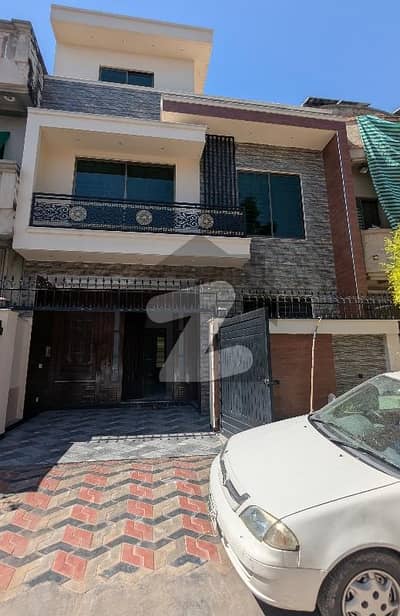 جی ۔ 13 اسلام آباد میں 4 کمروں کا 4 مرلہ مکان 4.15 کروڑ میں برائے فروخت۔