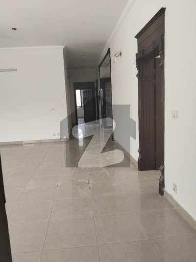 OUT CLASS LOCATION LUSH CONDITION KANAL UPPER PORTION AVAIL FOR RENT