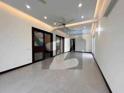 ڈی ایچ اے فیز 6 ڈیفنس (ڈی ایچ اے),لاہور میں 5 کمروں کا 1 کنال مکان 10.65 کروڑ میں برائے فروخت۔