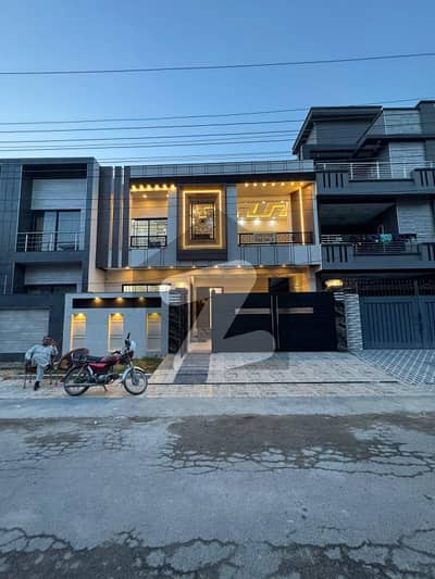 PRIME LOCATION 10 MARLA BRAND NEW HOUSE