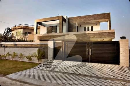 ڈی ایچ اے فیز 6 ڈیفنس (ڈی ایچ اے),لاہور میں 4 کمروں کا 10 مرلہ مکان 5.75 کروڑ میں برائے فروخت۔