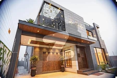 ڈی ایچ اے فیز 4 ڈیفنس (ڈی ایچ اے),لاہور میں 5 کمروں کا 1 کنال مکان 7.0 کروڑ میں برائے فروخت۔