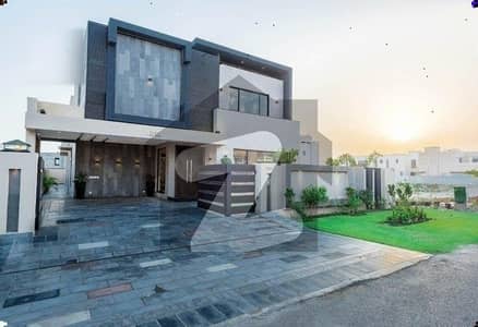 ڈی ایچ اے فیز 8 ڈیفنس (ڈی ایچ اے),لاہور میں 5 کمروں کا 1 کنال مکان 9.25 کروڑ میں برائے فروخت۔