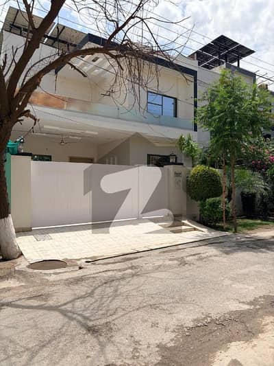 واپڈا ٹاؤن فیز 1 واپڈا ٹاؤن,ملتان میں 4 کمروں کا 10 مرلہ مکان 3.5 کروڑ میں برائے فروخت۔