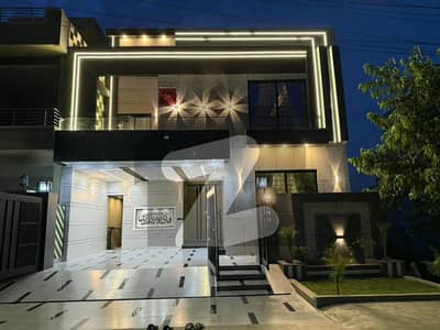 PRIME LOCATION 10 MARLA BRAND NEW HOUSE FOR SALE