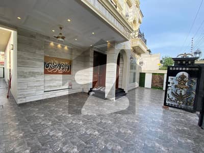 ڈی ایچ اے 11 رہبر سیکٹر 1 ڈی ایچ اے 11 رہبر,لاہور میں 4 کمروں کا 8 مرلہ مکان 4.9 کروڑ میں برائے فروخت۔