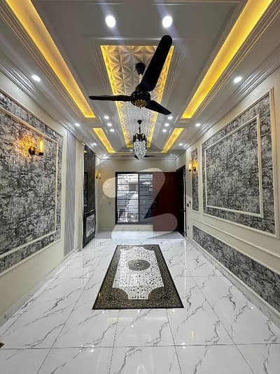 پی جی ای سی ایچ ایس فیز 2 پنجاب گورنمنٹ ایمپلائیز سوسائٹی,لاہور میں 8 کمروں کا 1 کنال مکان 5.4 کروڑ میں برائے فروخت۔