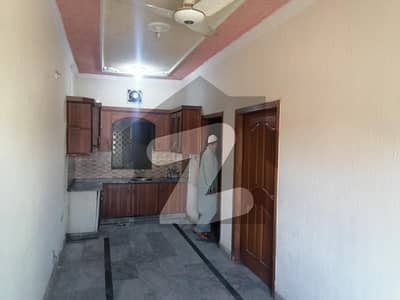 غوری ٹاؤن اسلام آباد میں 2 کمروں کا 3 مرلہ فلیٹ 25.0 ہزار میں کرایہ پر دستیاب ہے۔