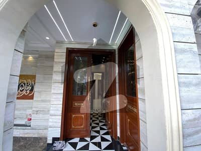 نشیمنِ اقبال فیز 2 نشیمنِ اقبال,لاہور میں 10 مرلہ Studio مکان 3.25 کروڑ میں برائے فروخت۔