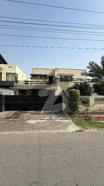 ڈی ایچ اے فیز 4 - بلاک ڈبل سی فیز 4,ڈیفنس (ڈی ایچ اے),لاہور میں 6 کمروں کا 1 کنال مکان 12.0 کروڑ میں برائے فروخت۔