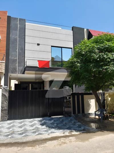 5 Marla Brand New House Available for Sale
