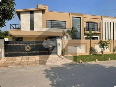 1 KANAL ELEGANT SUPER HOT LOCATED BUNGALOW 15KVA SOLAR INSTALLED IS AVAILABLE IN THE BEST BLOCK OF DHA LAHORE.