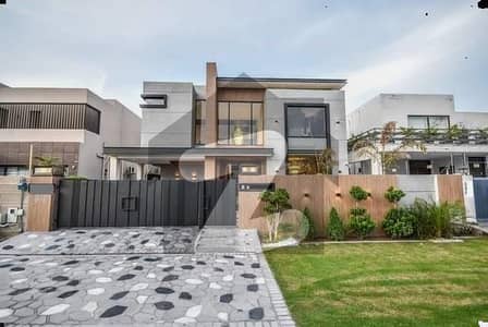 1 KANAL ELEGANT SUPER HOT LOCATED BUNGALOW 15KVA SOLAR INSTALLED VERY CLOSE TO H-PARK IS AVAILABLE IN THE BEST BLOCK OF DHA LAHORE.