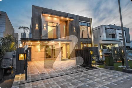 1 KANAL ELEGANT AND FULLY MAINTAINED SUPER HOT LOCATED BUNGALOW IS AVAILABLE IN THE BEST BLOCK OF DHA PHASE 4 LAHORE