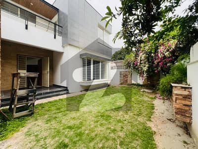 6 Luxurious New House Available For Rent In F-6