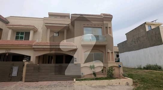 بحریہ ٹاؤن فیز 8 ۔ عثمان بلاک بحریہ ٹاؤن فیز 8 ۔ سفاری ویلی,بحریہ ٹاؤن فیز 8,بحریہ ٹاؤن راولپنڈی,راولپنڈی میں 5 کمروں کا 7 مرلہ مکان 2.8 کروڑ میں برائے فروخت۔