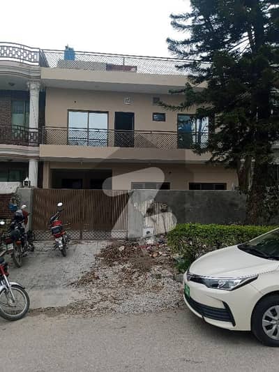 *G,8/1- 6 MARLA FULL HOUSE FOR RENT 3 BED 2 BATH DD STORE WATER BORING NAYER TO PARK MOSQUE MARKET RENT 85000- SECURITY 2,50,000-