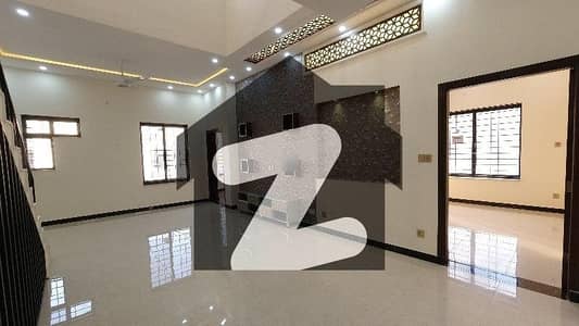 E-11 House 8 Marla Having 5 Bedrooms Attached Washrooms DD Tv Lounge Store Servant Quarter Electricity, Gas Available Demand 7.50 Crore