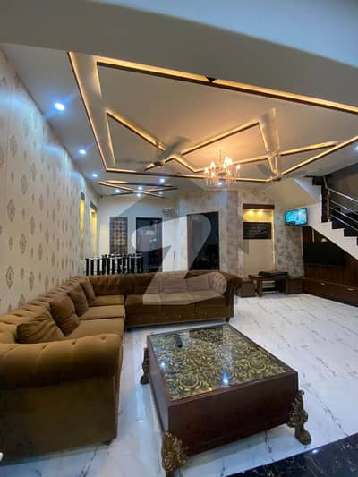 جوہر ٹاؤن فیز 1 - بلاک ای2 جوہر ٹاؤن فیز 1,جوہر ٹاؤن,لاہور میں 3 کمروں کا 5 مرلہ مکان 2.6 کروڑ میں برائے فروخت۔