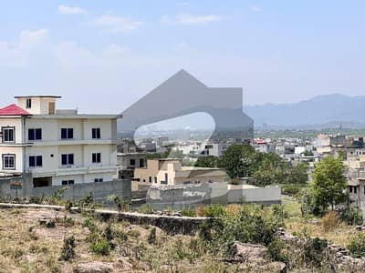 بنی گالہ اسلام آباد میں 1 کنال رہائشی پلاٹ 2.1 کروڑ میں برائے فروخت۔