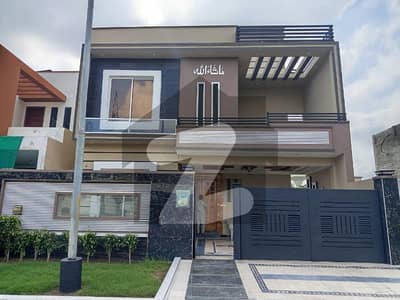 ڈی سی کالونی گوجرانوالہ میں 5 کمروں کا 10 مرلہ مکان 3.9 کروڑ میں برائے فروخت۔