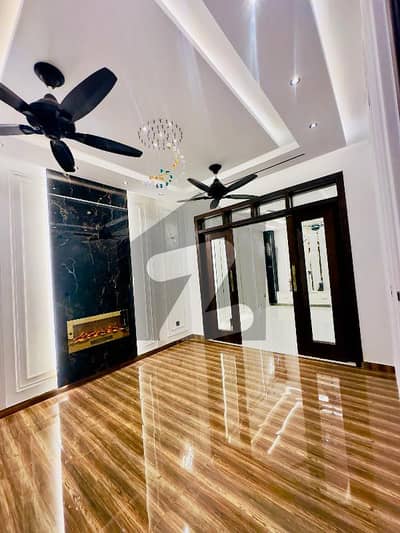 10 Marla Ultra Modern Luxury House For Sale