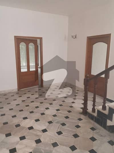 I-8/3 NEAR TO KACHNAR PARK INDEPENDENT 1 KANAL TRIPLE STOREY HOUSE 5 BEDROOMS SERVENT GREEN LAWN 4 CAR PARKING 350K