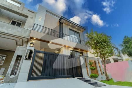 5-Marla Beautiful House Ideal Location Available For Sale In DHA Lahore