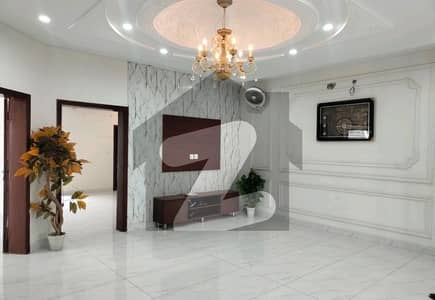 بحریہ ٹاؤن سیکٹر سی بحریہ ٹاؤن,لاہور میں 5 کمروں کا 10 مرلہ مکان 4.0 کروڑ میں برائے فروخت۔