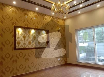 بحریہ ٹاؤن سیکٹر ای بحریہ ٹاؤن,لاہور میں 5 کمروں کا 10 مرلہ مکان 3.7 کروڑ میں برائے فروخت۔