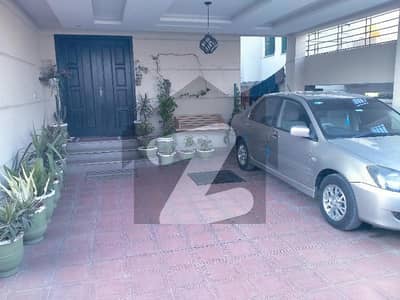 بحریہ ٹاؤن ۔ سفاری ولاز 3 بحریہ ٹاؤن راولپنڈی,راولپنڈی میں 3 کمروں کا 12 مرلہ مکان 4.5 کروڑ میں برائے فروخت۔