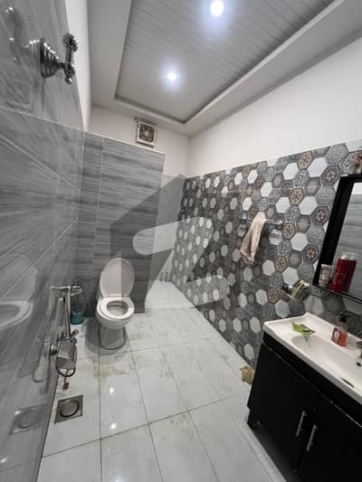 بنی گالہ اسلام آباد میں 2 کمروں کا 10 مرلہ زیریں پورشن 75.0 ہزار میں کرایہ پر دستیاب ہے۔