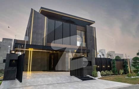 ڈی ایچ اے فیز 8 - بلاک وی فیز 8,ڈیفنس (ڈی ایچ اے),لاہور میں 5 کمروں کا 1 کنال مکان 8.49 کروڑ میں برائے فروخت۔