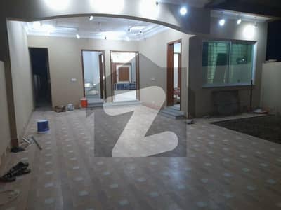 ایل ڈی اے ایوینیو لاہور میں 5 کمروں کا 10 مرلہ مکان 1.5 لاکھ میں کرایہ پر دستیاب ہے۔